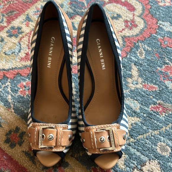 GIANNI BINI 8.5 DENIM AND LEATHER HEELS ๐ EUC - Picture 1 of 5